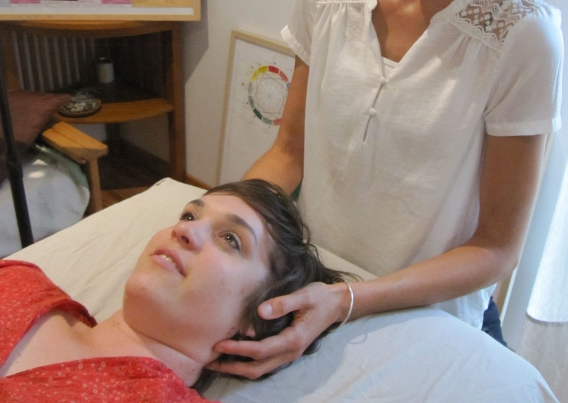 Neuro-training - Kinésiologie : écoute de la 1ère cervicale par Marlène Boluda